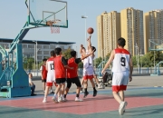 开云官网-包含竞技场上篮球比赛频频上演，球员敬业拼搏的词条