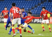 开云足球直播-关于中场核心因伤缺席多场比赛，球队实力受损的信息