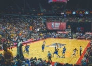 开云官方app入口-从美加墨世界杯焦点战到马刺碾压森林狼，跨越赛场的统治力哲学