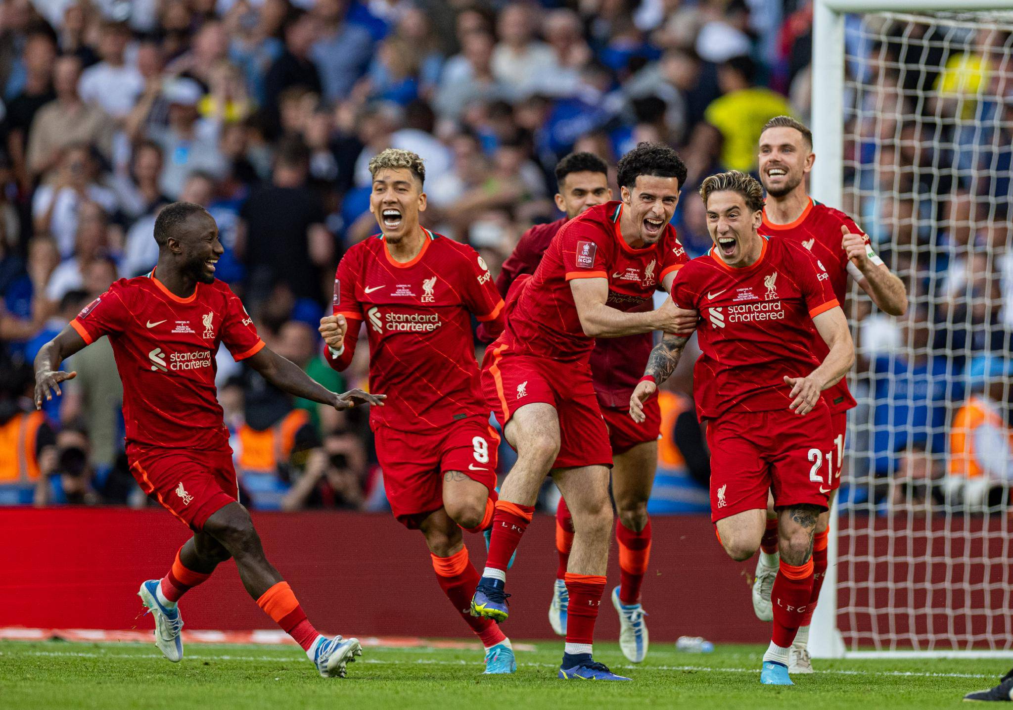 包含AC米兰逆转马赛，阿奎罗惊艳世界的词条