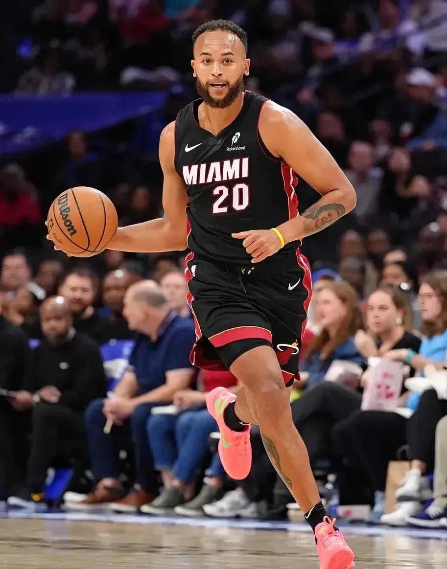 包含凯尔特人B队绝杀热火,凯尔·库兹马打破历史纪录的词条 包含凯尔特人B队绝杀热火,凯尔·库兹马打破历史纪录的词条