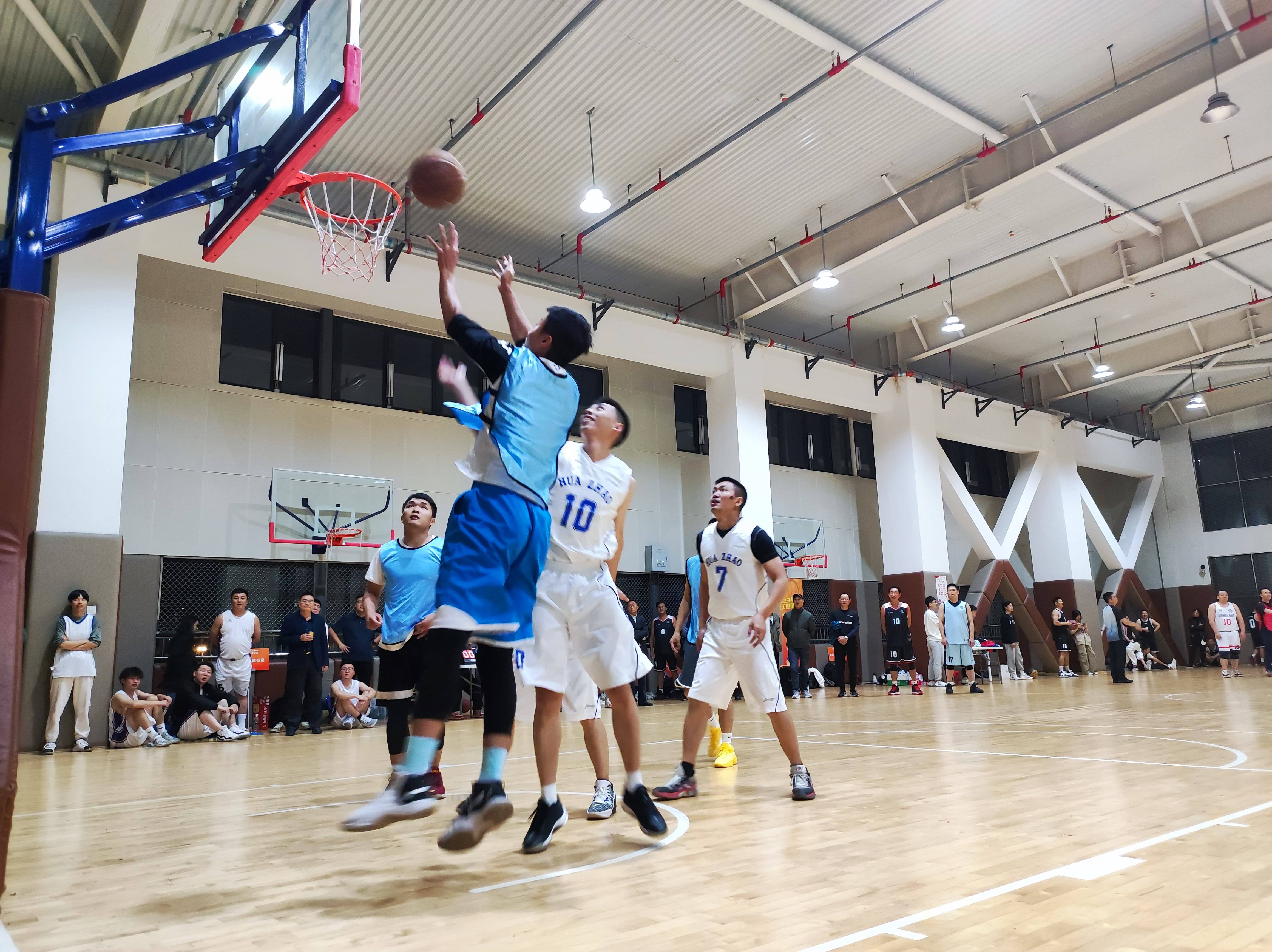 包含竞技场上篮球比赛频频上演,球员敬业拼搏的词条 包含竞技场上篮球比赛频频上演,球员敬业拼搏的词条