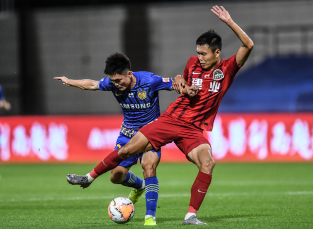 卡利亚里客场惊险逆转,高唱胜利之歌 卡利亚里客场惊险逆转,高唱胜利之歌