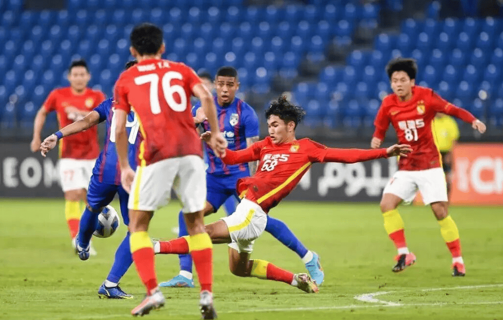 关于中场核心因伤缺席多场比赛,球队实力受损的信息 关于中场核心因伤缺席多场比赛,球队实力受损的信息