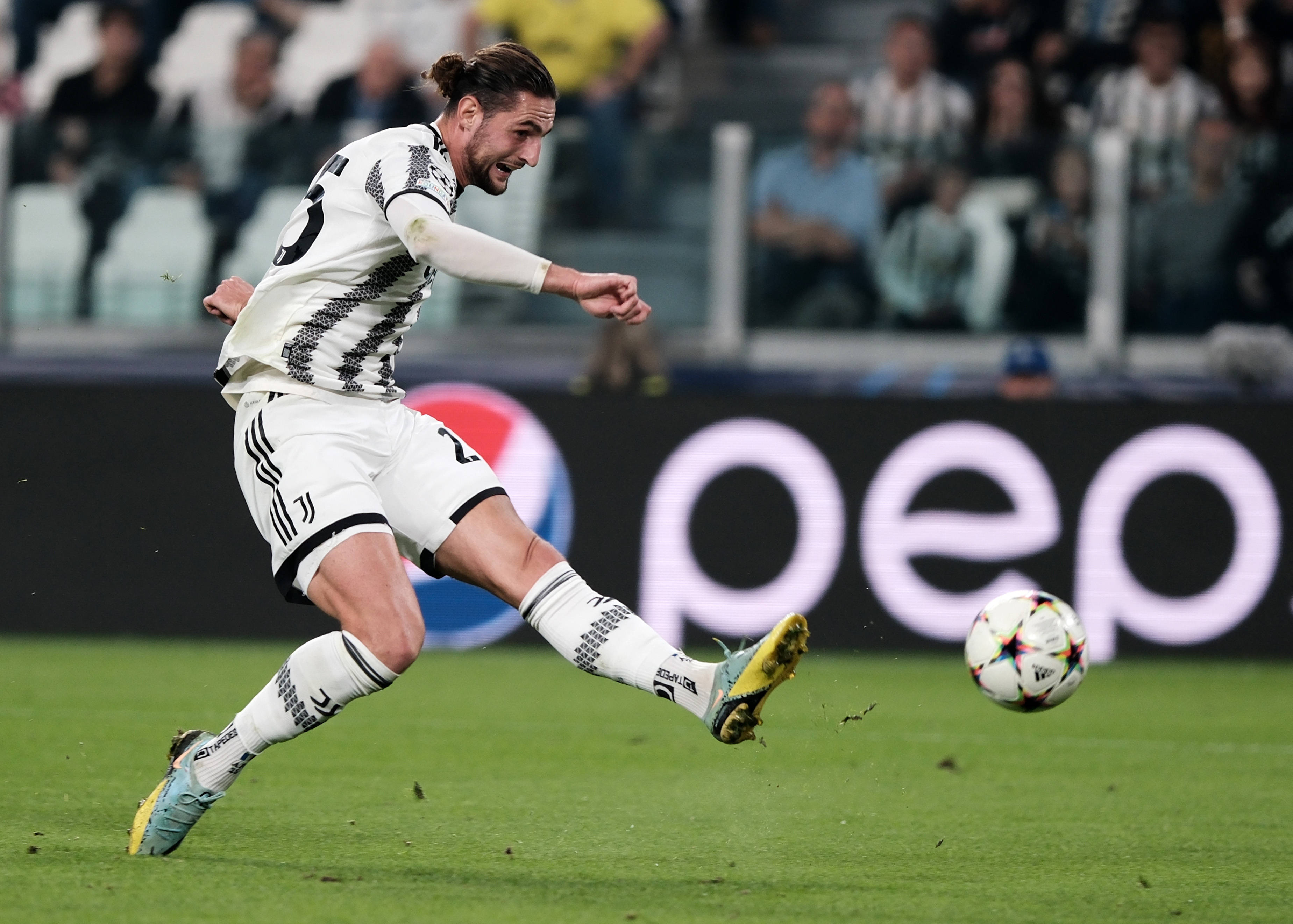 关于中场核心因伤缺席多场比赛,球队实力受损的信息 关于中场核心因伤缺席多场比赛,球队实力受损的信息