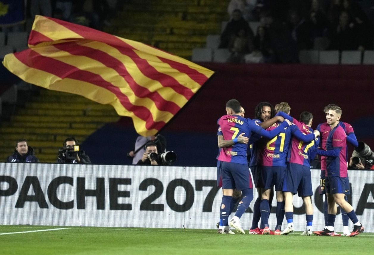 柏林赫塔主场胜利,球迷欢呼雀跃 柏林赫塔主场胜利,球迷欢呼雀跃