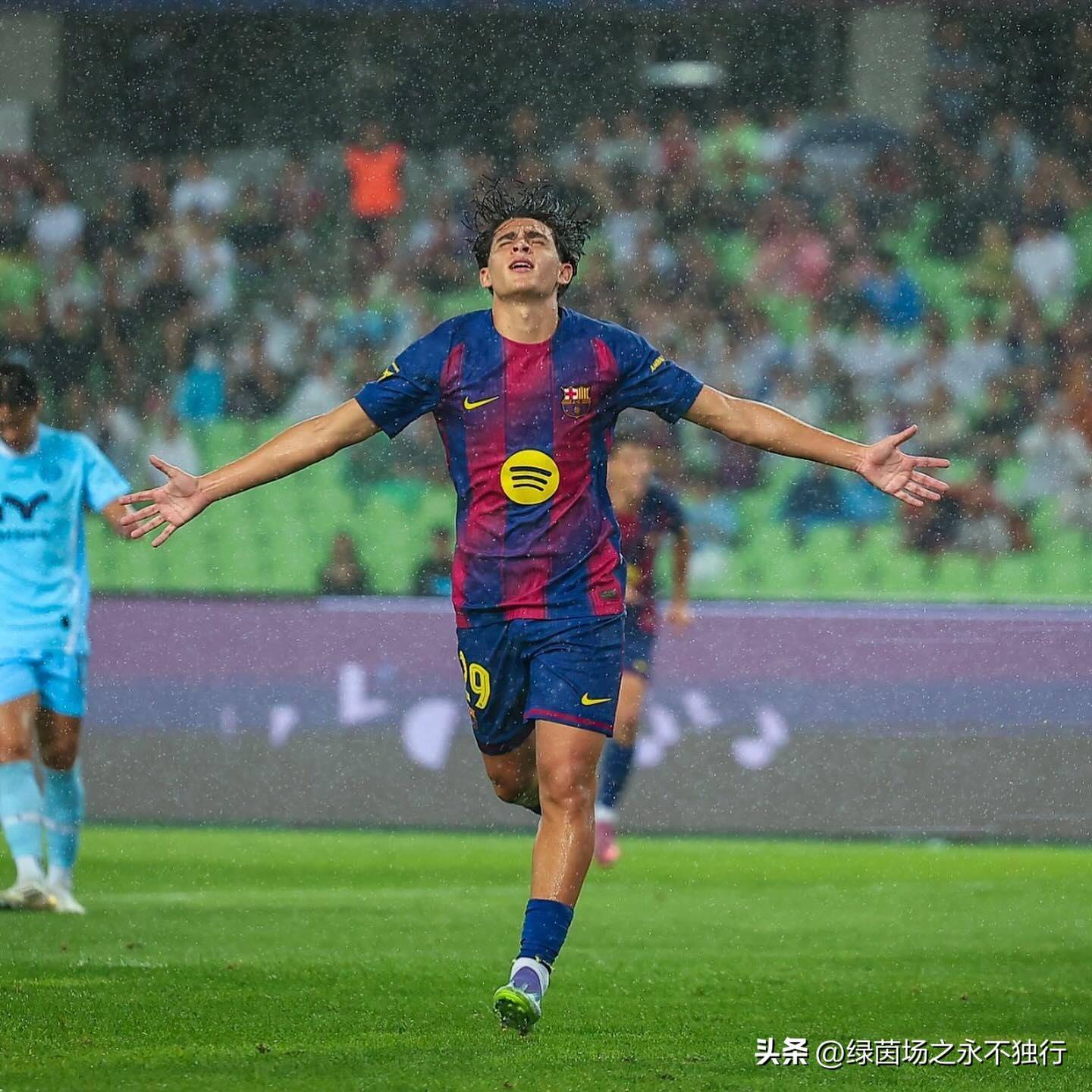 巴萨中场核心再次受伤,球队战力削弱的简单介绍 巴萨中场核心再次受伤,球队战力削弱的简单介绍