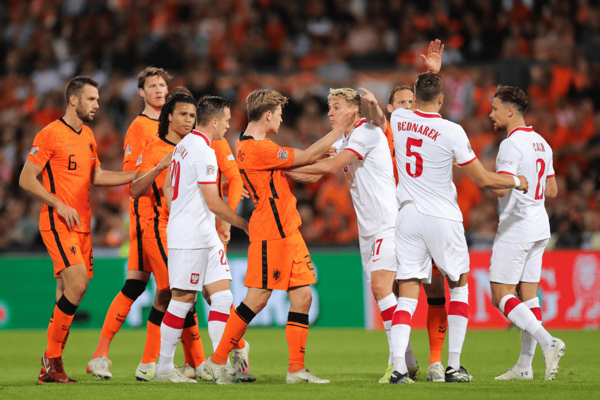 荷兰大胜波黑,锁定欧洲杯席位 荷兰大胜波黑,锁定欧洲杯席位