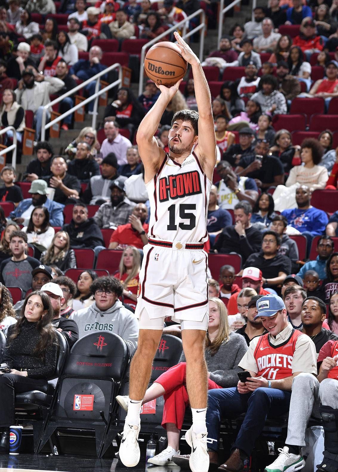 关于篮球比赛中一位新秀崭露头角的信息 关于篮球比赛中一位新秀崭露头角的信息