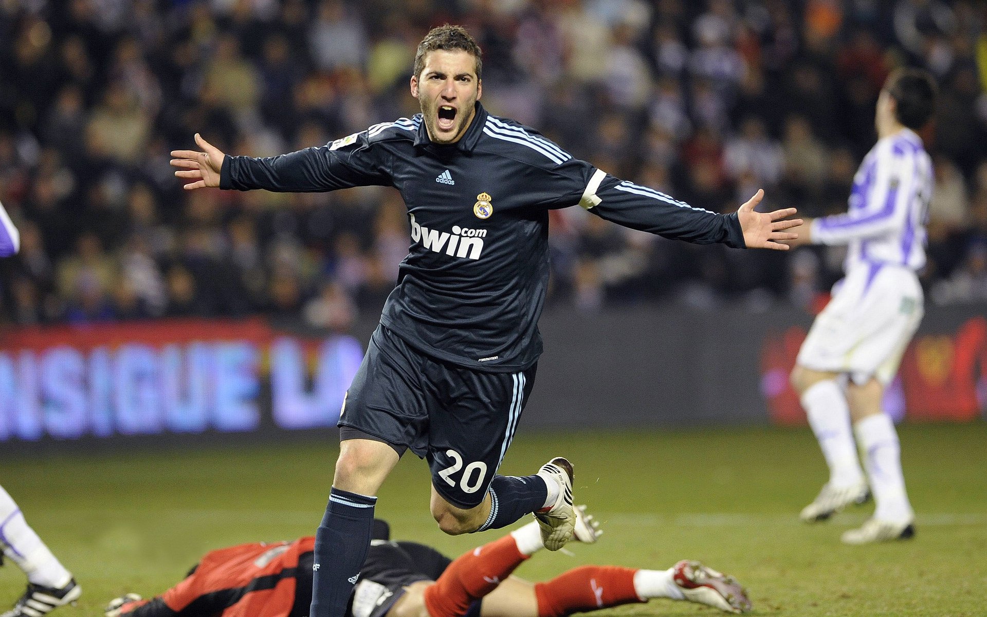 德甲争冠战焦点战，伊拉克收割巴黎的战术启示