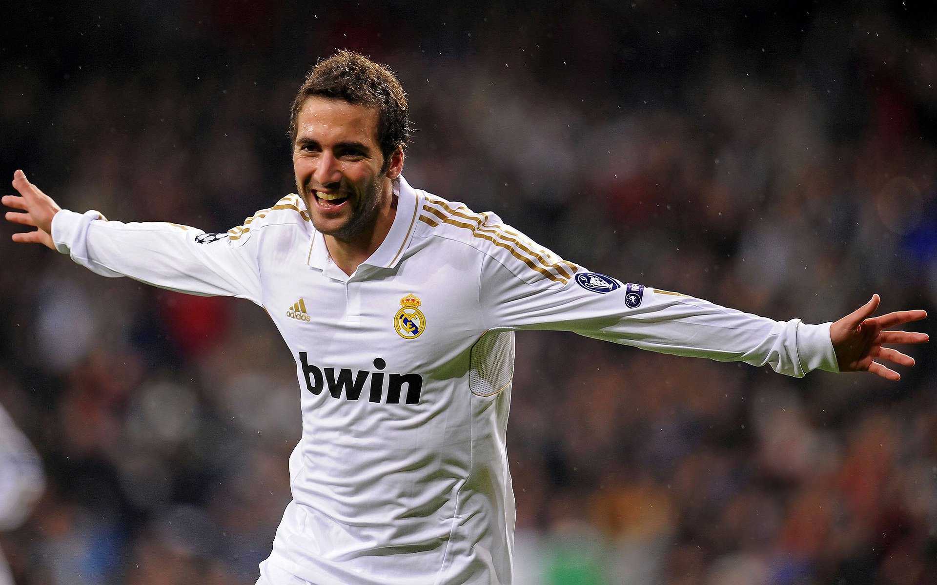 乌拉圭险胜塞维利亚，皮克扛起全队的背后